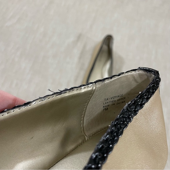 Tahari Leather TA Voyage Tan and Black Two-Toned Ballet Flat Shoes Size 7M - Picture 7 of 7